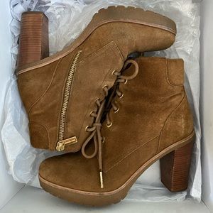 *SOLD* MICHAEL KORS BOOTIES SIZE 8